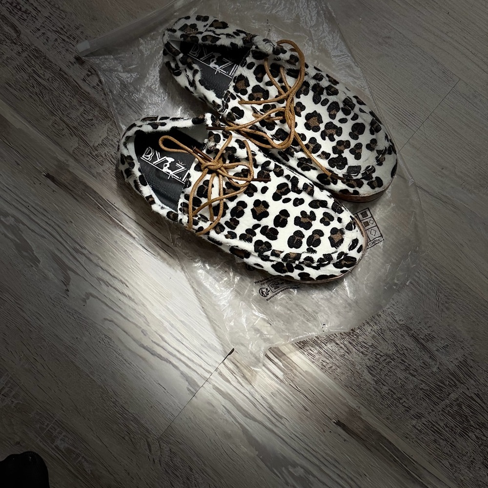 Leopard Print Lace-Up Flats - Women